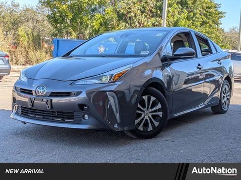Used 2022 Toyota Prius LE image 1
