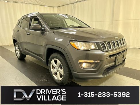 Used 2019 Jeep Compass Latitude image 1