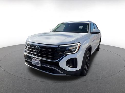 Used 2025 Volkswagen Atlas Cross Sport SE image 7