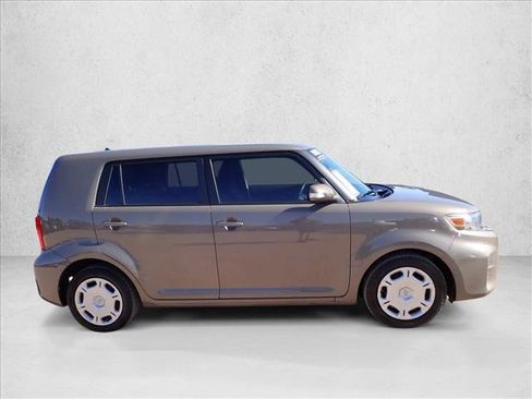 Used 2014 Scion xB FWD image 5