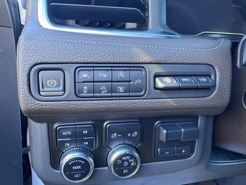 Used 2022 GMC Yukon Denali w/ Denali Premium Package image 18