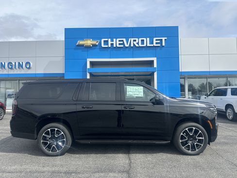 New 2026 Chevrolet Suburban RST w/ Comfort Package AWD/4WD image 1