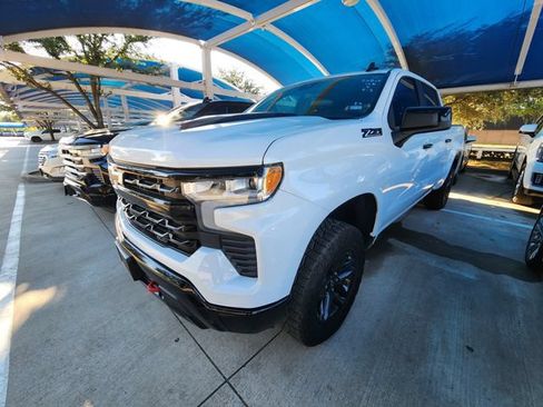 Used 2024 Chevrolet Silverado 1500 LT Trail Boss w/ Convenience Package II AWD/4WD image 3