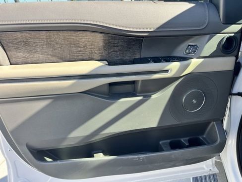 Used 2019 Ford Expedition Limited w/ Equipment Group 302A image 10