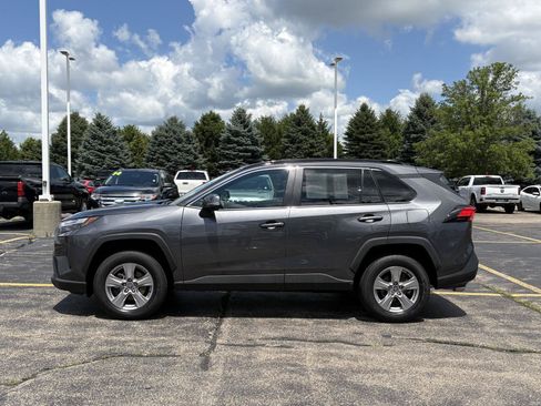 Used 2025 Toyota RAV4 XLE AWD/4WD image 5