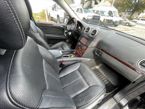 Used 2011 Mercedes-Benz GL 550 4MATIC image 40