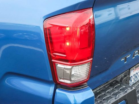 Used 2017 Toyota Tacoma TRD Sport w/ Tow Package image 8