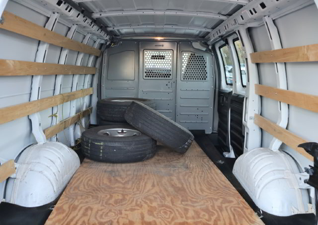 Used 2018 Chevrolet Express 2500 w/ Driver Convenience Package RWD image 10