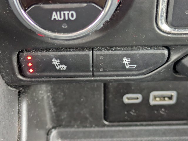Used 2024 Chevrolet Suburban LT RWD image 24