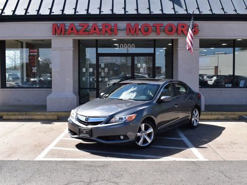 Used 2014 Acura ILX w/ Technology Package FWD image 2