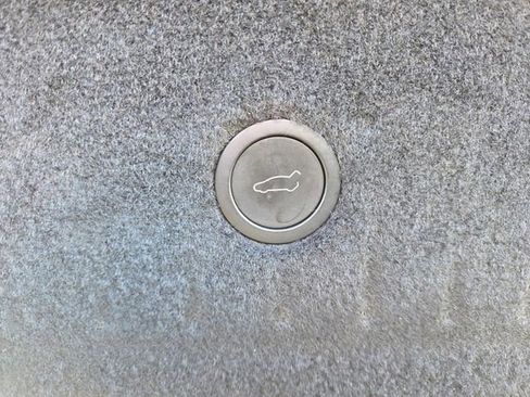 Used 2022 Tesla Model S Plaid image 11