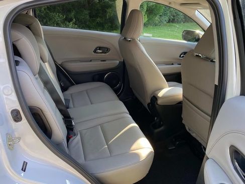 Used 2019 Honda HR-V Touring image 32