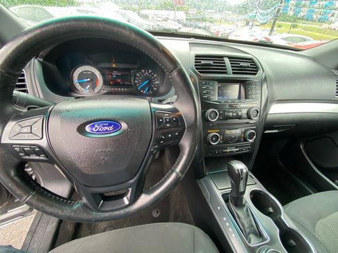 Used 2016 Ford Explorer XLT AWD/4WD image 26