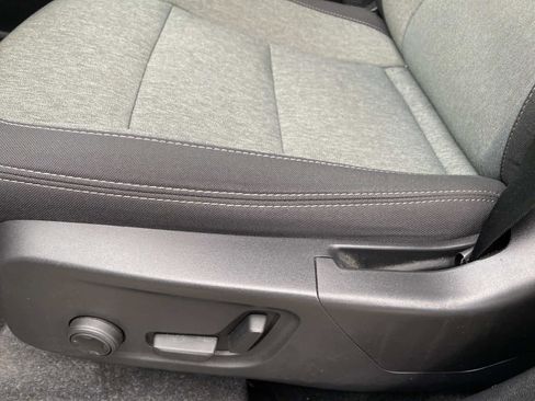 Used 2024 Volvo XC40 B5 Core image 22