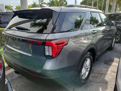 Used 2025 Ford Explorer Active RWD image 3