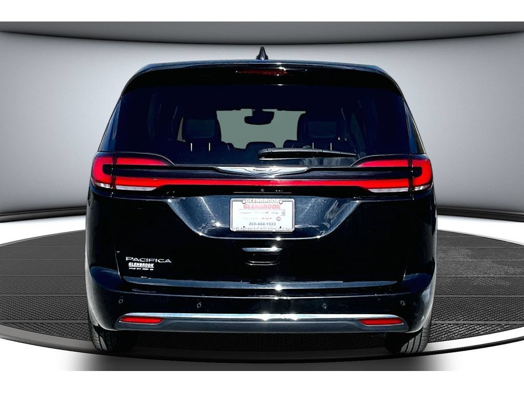 Used 2024 Chrysler Pacifica Touring-L FWD image 6