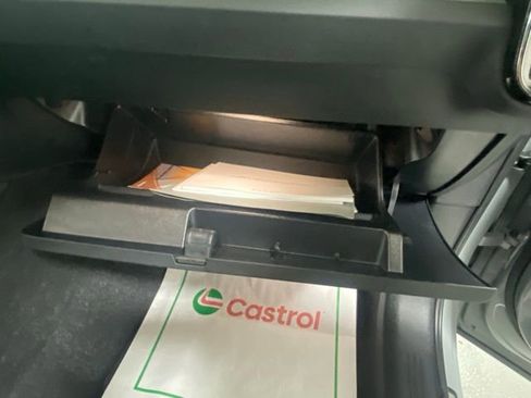 Used 2025 Volvo XC40 B5 Core image 31