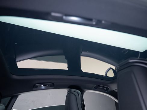 Used 2023 Porsche Taycan w/ Premium Package image 68