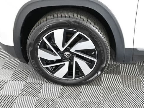 Used 2025 Volkswagen Atlas SEL image 34