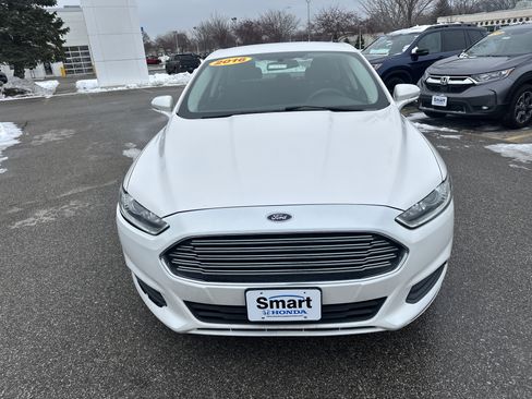 Used 2016 Ford Fusion SE image 2