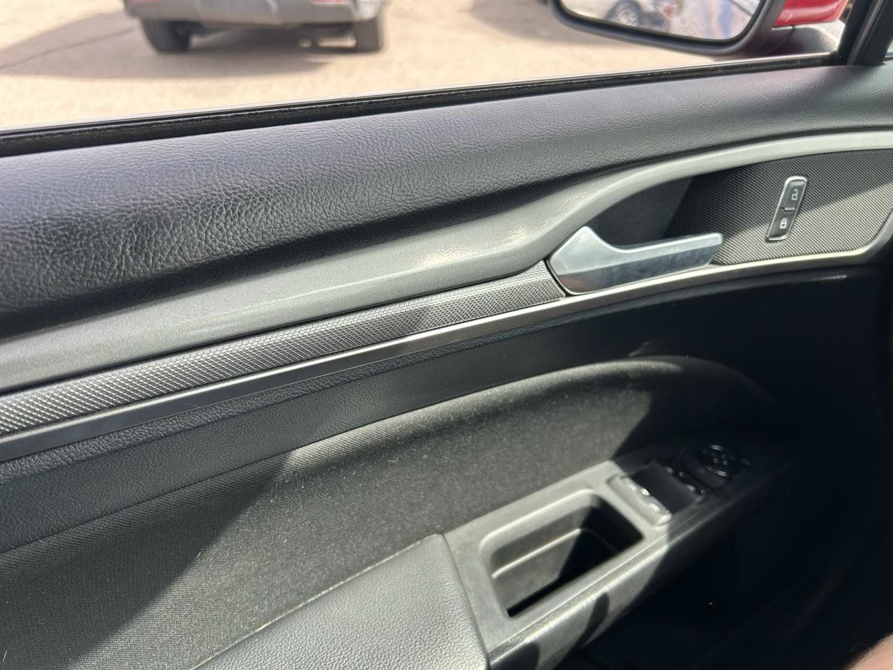 Used 2020 Ford Fusion SE FWD image 27