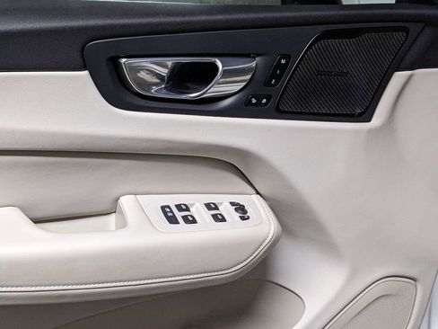 Certified 2023 Volvo XC60 T8 Plus AWD/4WD image 10