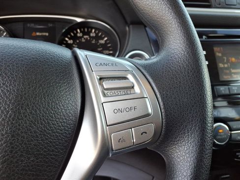 Used 2016 Nissan Rogue SV w/ SV Moonroof Package image 17