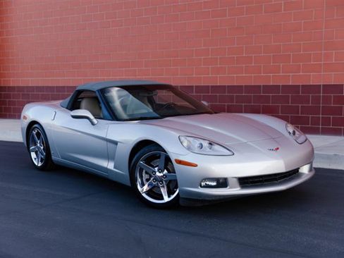 Used 2007 Chevrolet Corvette Convertible w/ Preferred Equipment Group image 3
