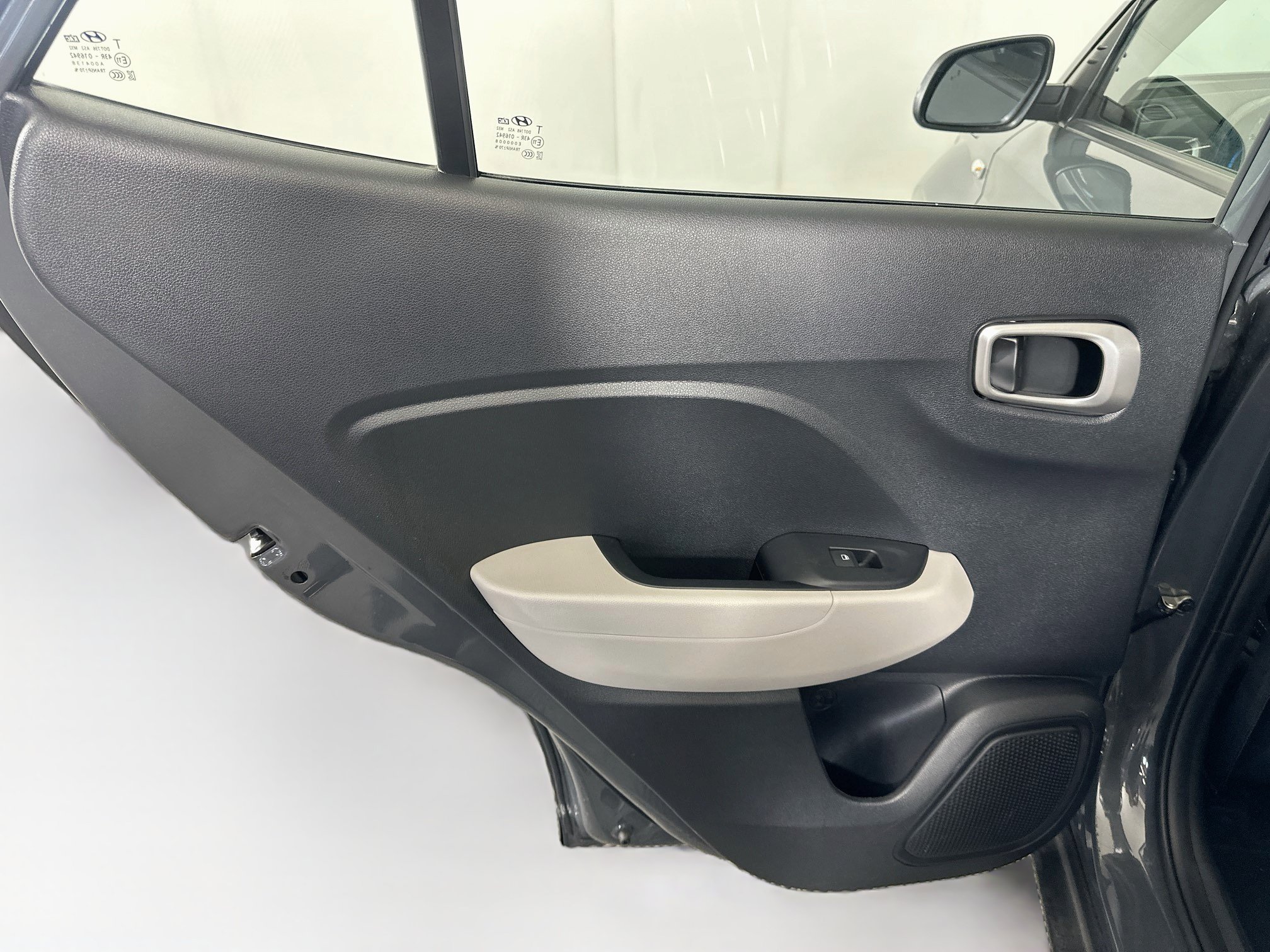 Used 2025 Hyundai Venue SEL FWD image 26