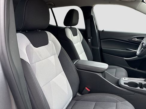 Used 2026 Chevrolet Trax LS w/ LS Convenience Package FWD image 26