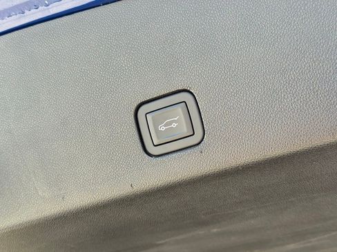 Certified 2025 Cadillac XT6 Premium Luxury image 19