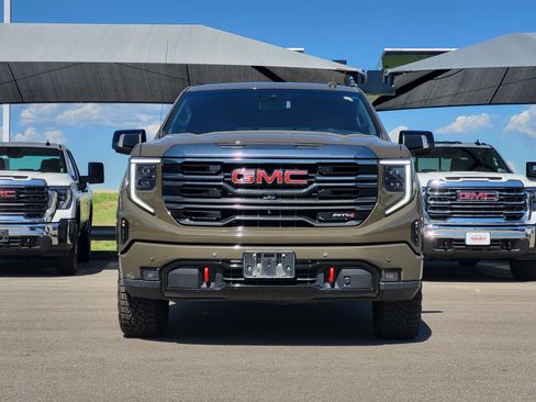Used 2023 GMC Sierra 1500 AT4 w/ AT4 Premium Package AWD/4WD image 2