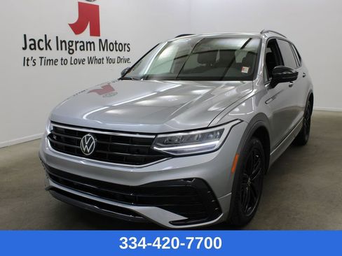Used 2022 Volkswagen Tiguan SE R-Line image 1