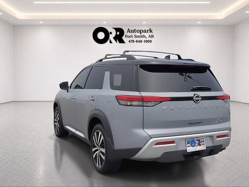Used 2025 Nissan Pathfinder Platinum FWD image 4
