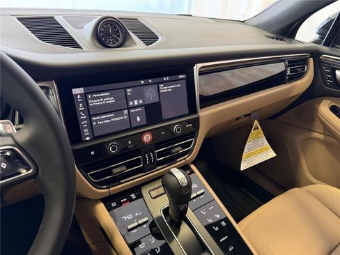 New 2026 Porsche Macan image 18