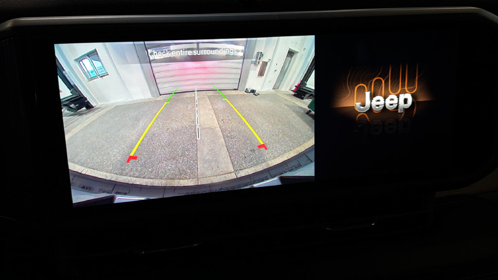 Used 2025 Jeep Wrangler Unlimited Sahara AWD/4WD image 27