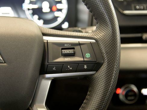 Used 2025 Mitsubishi Outlander SE image 24