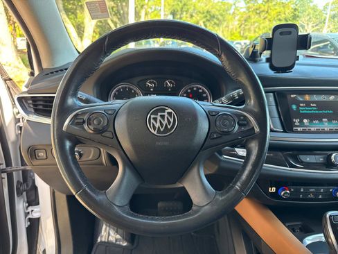 Used 2019 Buick Enclave Essence FWD image 28