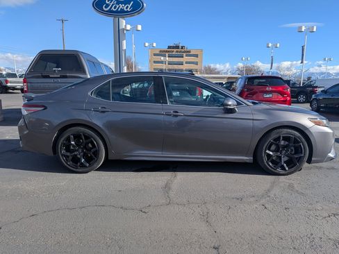 Used 2018 Toyota Camry XSE image 2