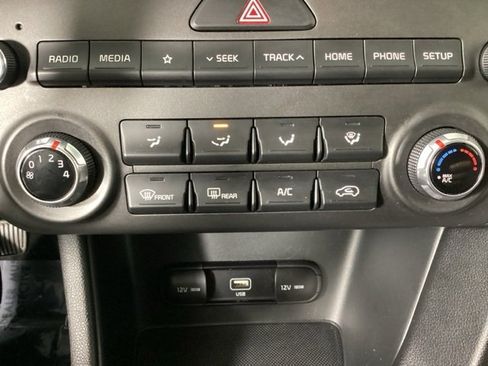 Used 2020 Kia Sportage LX image 19