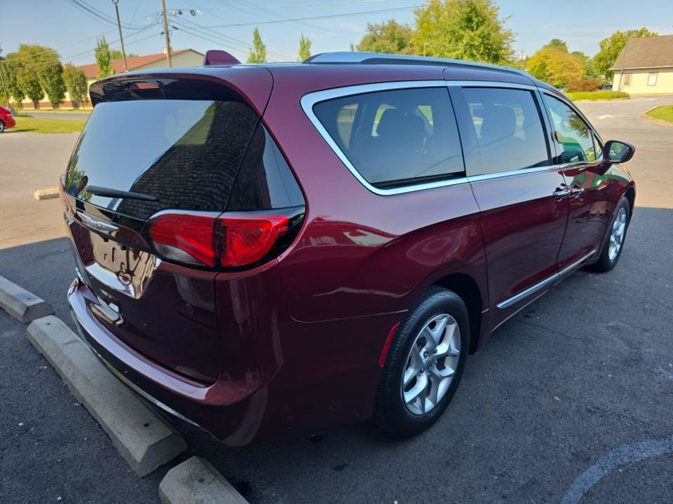 Used 2020 Chrysler Pacifica Touring-L Plus w/ Tire & Wheel Group FWD image 5
