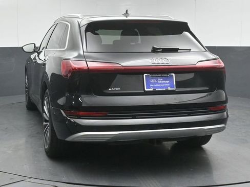 Used 2019 Audi e-tron Prestige w/ Prestige Package image 6