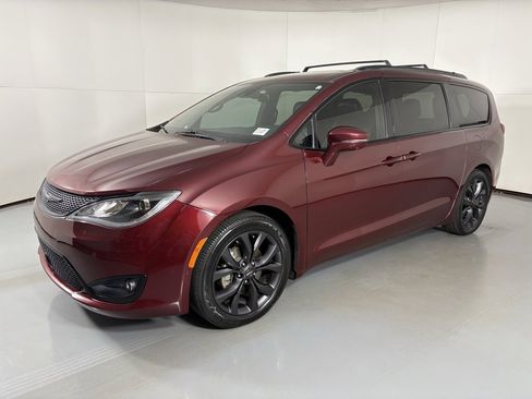 Used 2018 Chrysler Pacifica Limited w/ Advanced Safetytec Group image 4