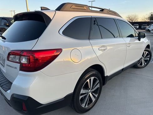 Used 2019 Subaru Outback 2.5i Limited image 3