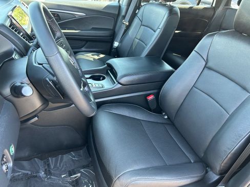 Used 2025 Honda Passport EX-L image 18
