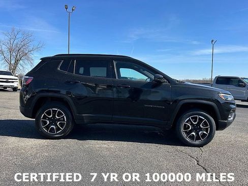 Used 2024 Jeep Compass Trailhawk image 8