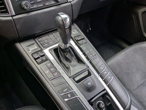 Used 2018 Porsche Macan image 14