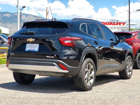 Used 2025 Chevrolet Trax LT w/ Driver Confidence Package FWD image 4
