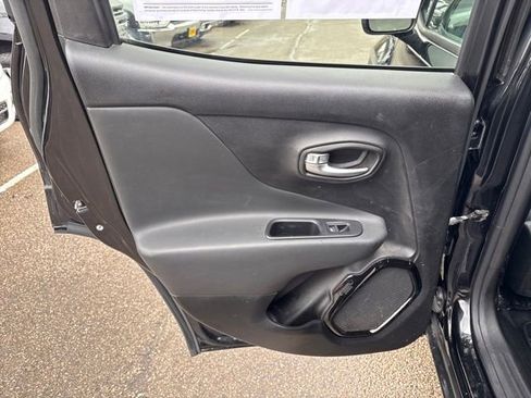 Used 2018 Jeep Renegade Altitude image 21