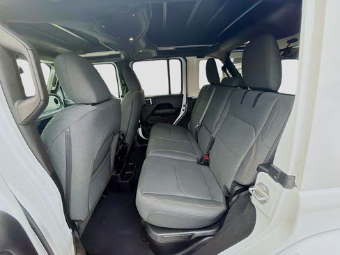 Used 2025 Jeep Wrangler Sahara w/ Safety Group image 23